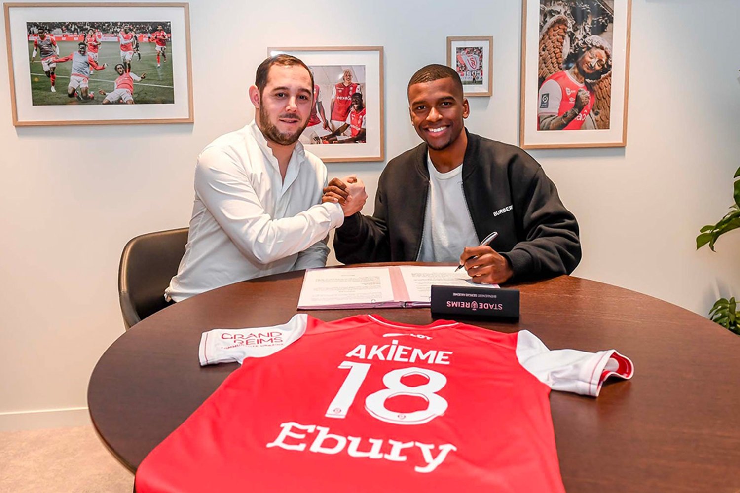 Sergio Akieme de Guinea Ecuatorial deja el Ameria y ficha por el Stade de Reims